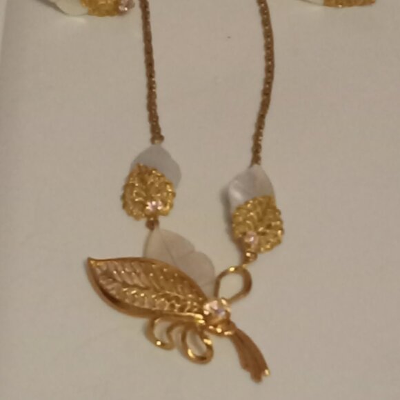 FREE VINTAGE WATCH - Elegant vintage Continental necklace and earrings set - Picture 2 of 4